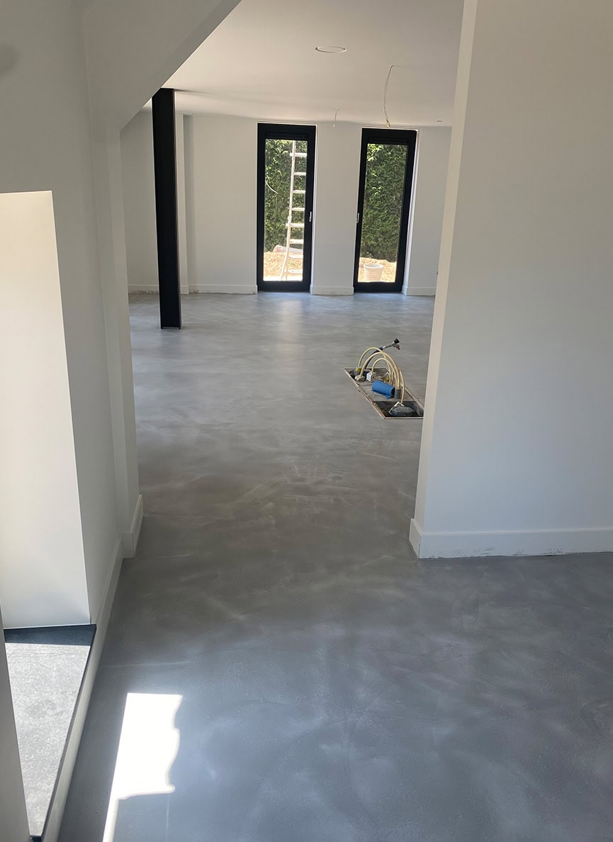 Foto 3 Opgeknapte Boederij Strak Gestuct Platte Plint Bosch Stucadoors Villa afwerking airless matte muurverf Nijmegen Kerkenbos Stucwerken